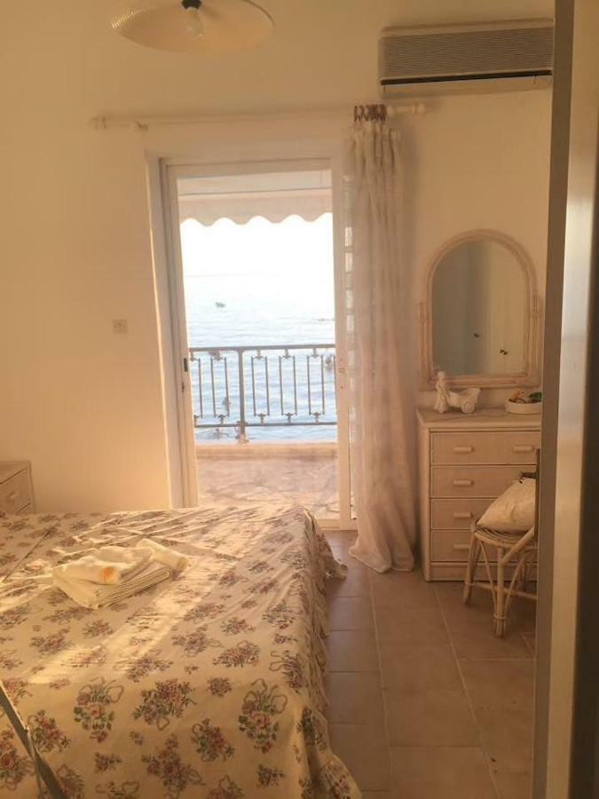 Seafront Maisonette In Fourka Bagian luar foto