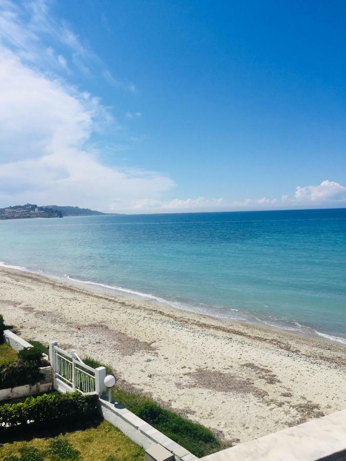 Seafront Maisonette In Fourka Bagian luar foto