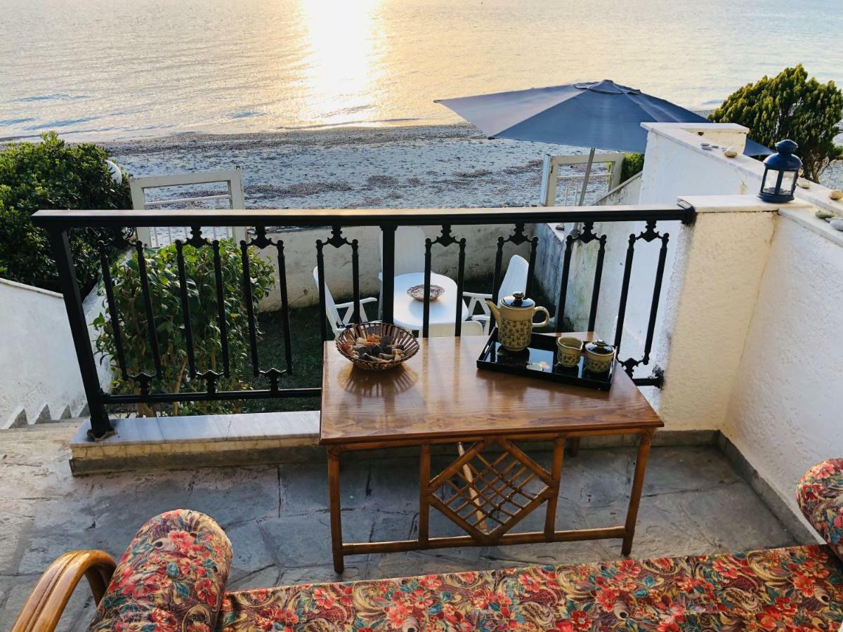 Seafront Maisonette In Fourka Bagian luar foto