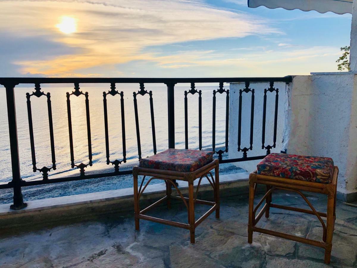 Seafront Maisonette In Fourka Bagian luar foto