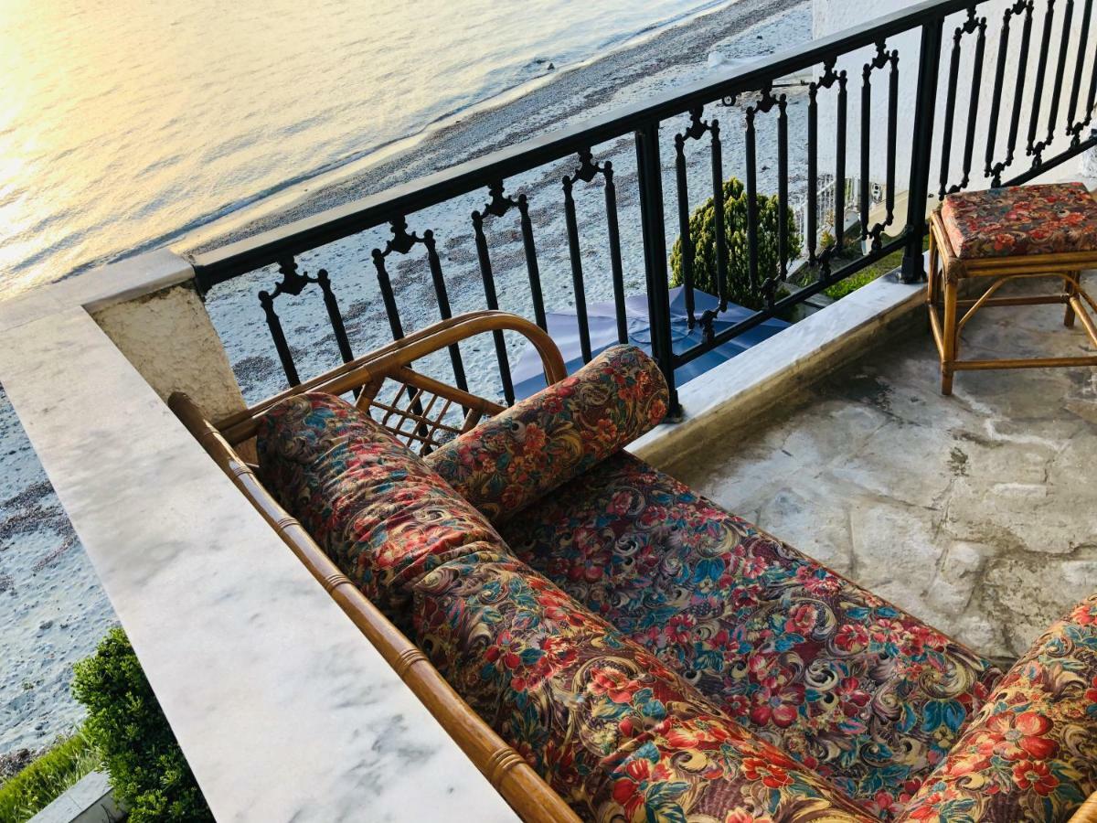 Seafront Maisonette In Fourka Bagian luar foto