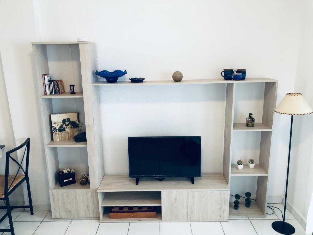 Seafront Maisonette In Fourka Bagian luar foto