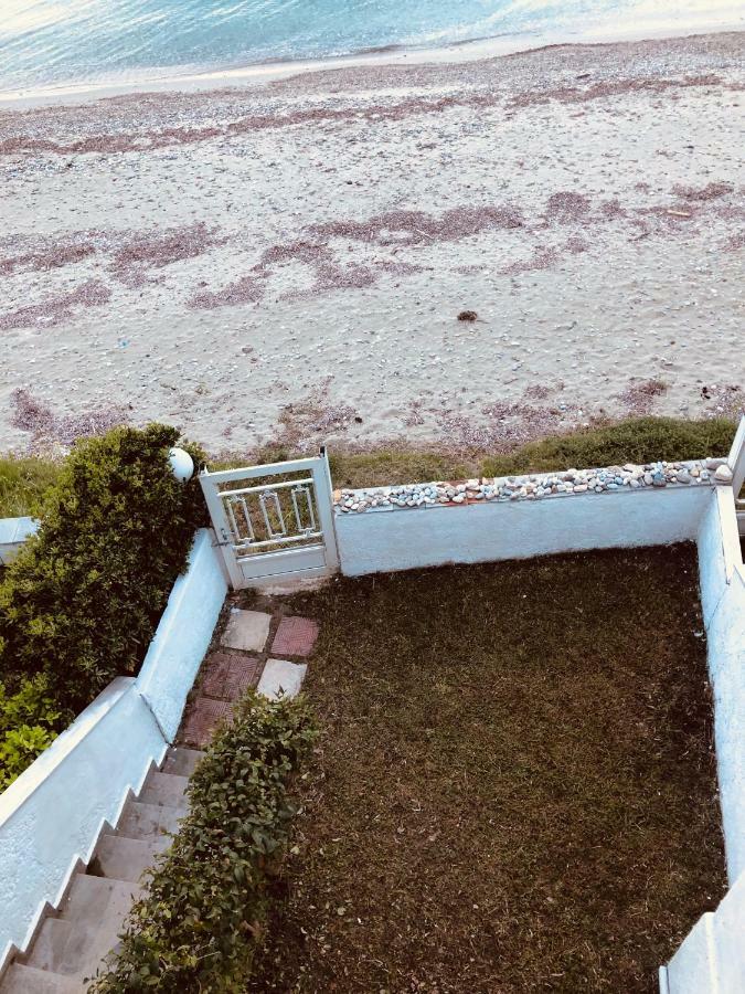 Seafront Maisonette In Fourka Bagian luar foto
