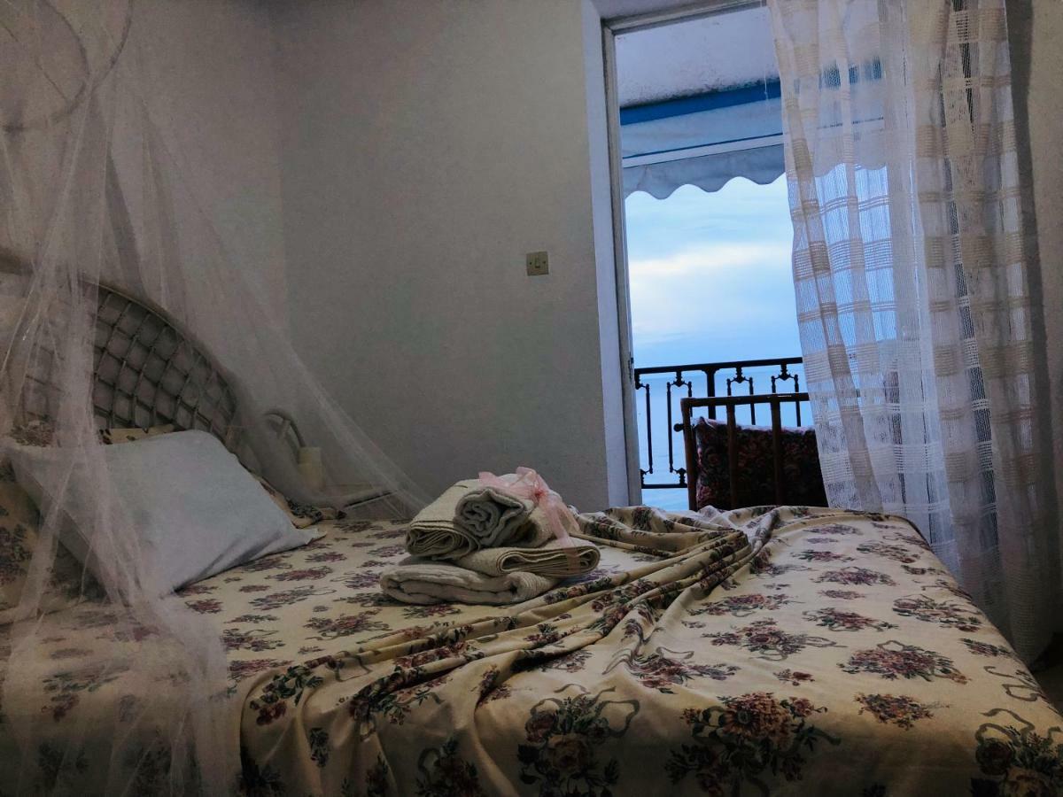 Seafront Maisonette In Fourka Bagian luar foto
